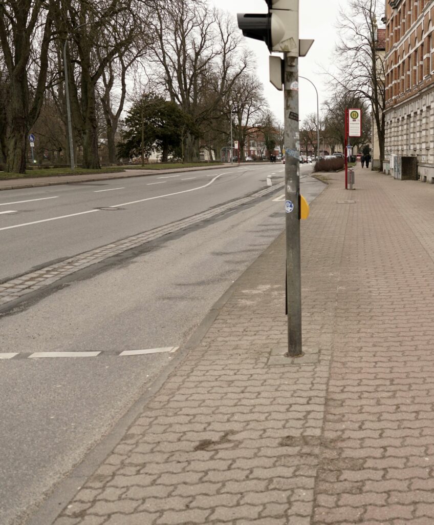 Aktuelle Situation der Bushaltestelle Knieperdamm stadteinwaerts