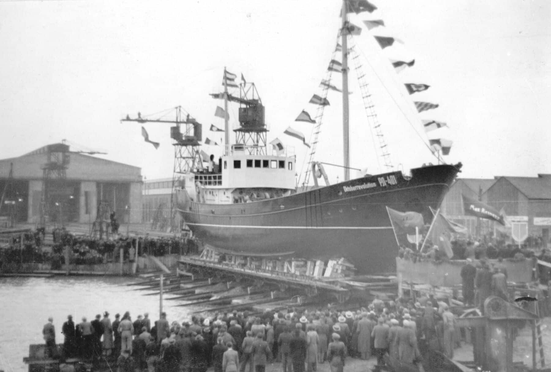 Volkswerft. Taufe des ersten Loggers 7.11.1949 Foto Gathen