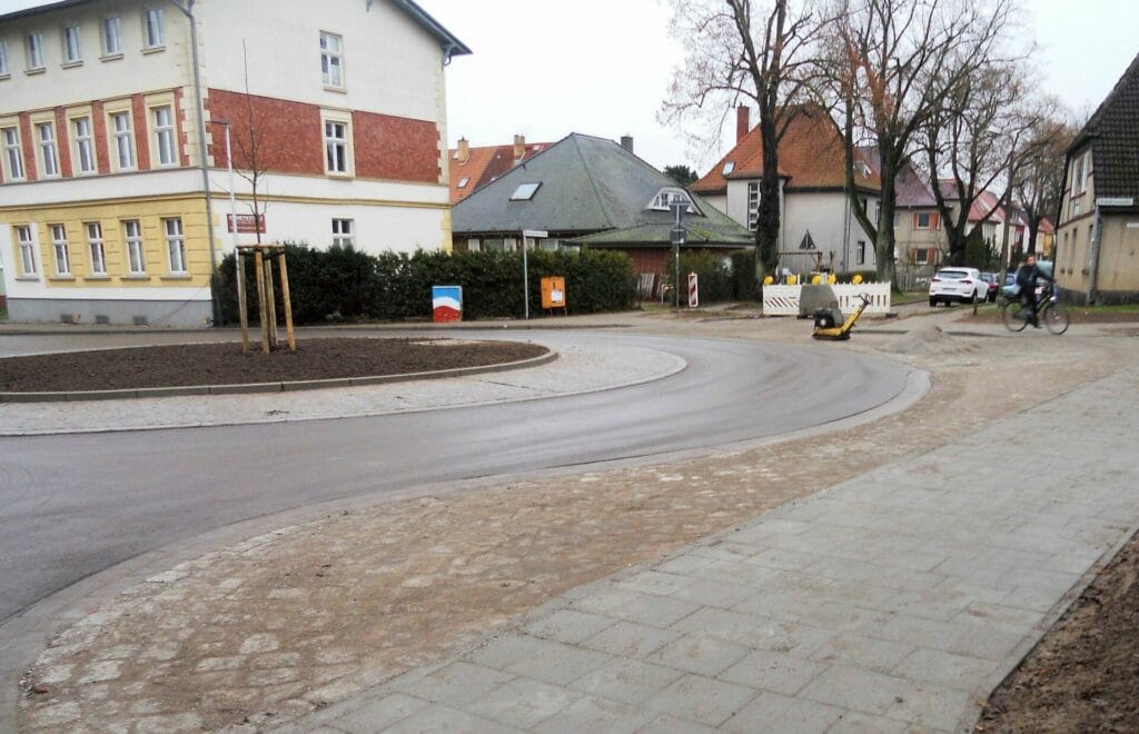 Vier Straßenbauvorhaben abgeschlossen + zwei Radwege freigegeben 4 1000042973