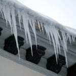 Eiszapfen können weh tun