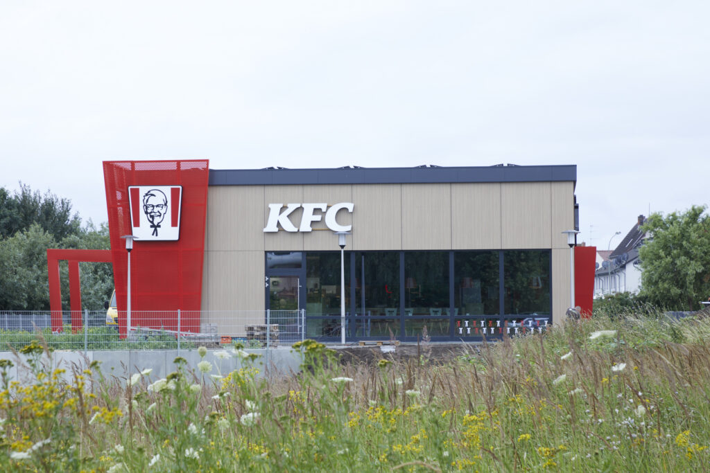 Wind, Wellen und Wings: KFC bringt Kentucky Fried Chicken nach Stralsund 2 KFC Stralsund Eroeffnung © KFC Deutschland 5