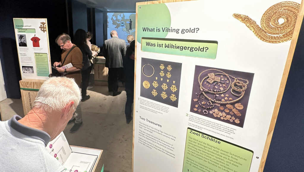 Replik des Hiddenseer Goldschatzes in Ausstellung zu sehen 6 4