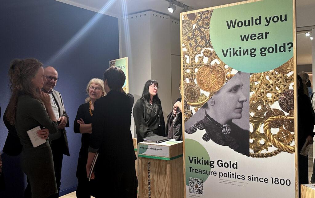Replik des Hiddenseer Goldschatzes in Ausstellung zu sehen 2 7