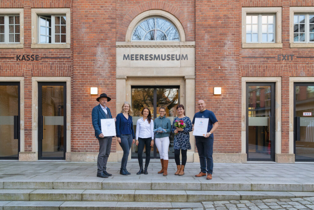 01 MEERESMUSEUM Uebergabe Zertifizierungen Foto Almut Neumeister DMM